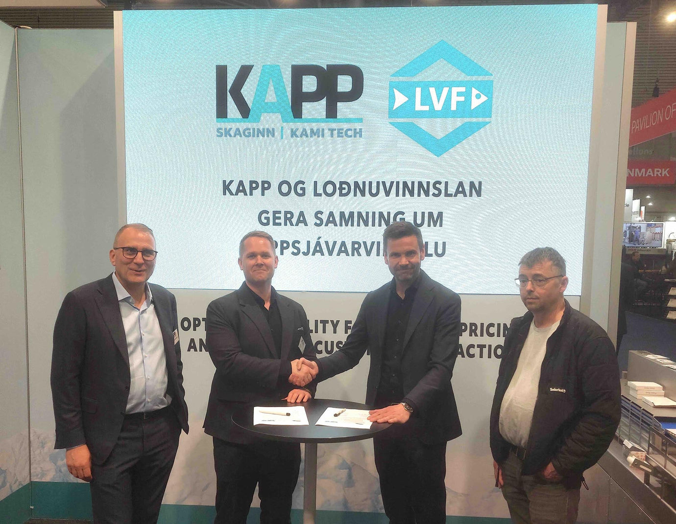 KAPP's team at the signing included Heimir Halldórsson, Ólafur Karl Sigurðarson, and Garðar Svavarsson, and Þorri Magnússon from Loðnuvinnslan.
